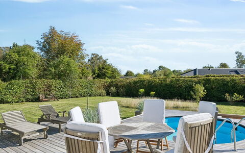 Henryka - 750M from the Sea: Meubilair, Stoel, Buitenmeubels, Hout, Tafel, Buitentafel, Schaduw, Keuken En Eettafel, Tuin, Hardwood