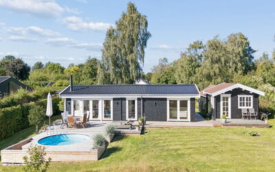 Henryka - 750M from the Sea