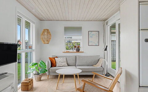 Swening - 50M from the Sea: Meubilair, Interieur Ontwerp, Flooring, Verdieping, Hout, Plafond, Houten Vloer, Woonkamer, Huis, Tafel