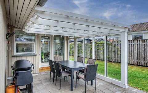Swening - 50M from the Sea: Hout, Plafond, Meubilair, Veranda, Schaduw, Buitenmeubels, Outdoor Structuur, Straal, Dek, Patio