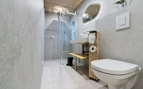Gortipohl 625: Loodgieterswerkinrichting, Flooring, Verdieping, Interieur Ontwerp, Wc Bril, Toilet, Badkamer, Wastafel, Loodgieter, Kraan