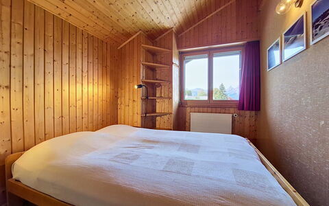 Domino C D-1: Interieur Ontwerp, Slaapkamer, Bed, Muur, Hout, Flooring, Plafond, Verdieping, Kamer, Laken