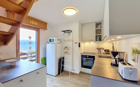 Domino C D-1: Interieur Ontwerp, Flooring, Meubilair, Keuken, Hout, Verdieping, Major Appliance, Countertop, Plafond, Kamer