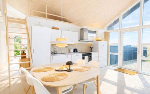 Herdina - 300M from the Sea: Hout, Plafond, Flooring, Interieur Ontwerp, Verdieping, Stoel, Lichte Inrichting, Woonkamer, Ontwerp, Beits