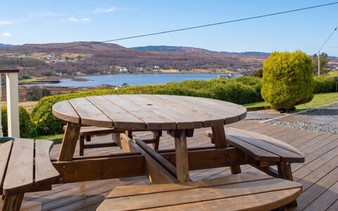 Skeabost Bungalow: Meubilair, Hout, Tafel, Buitenmeubels, Buitentafel, Keuken En Eettafel, Stoel, Picknicktafel, Hardwood, Beits