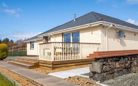 Skeabost Bungalow: Gebouw, Dak, Huis, Huis, Woongebied, Architectuur, Verblijf, Land Lot, Siding, Samengesteld Materiaal