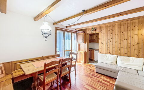 Calvet: Lucht, Meubilair, Hout, Buitenmeubels, Tafel, Stoel, Wolk, Buitentafel, Hardwood, Plank