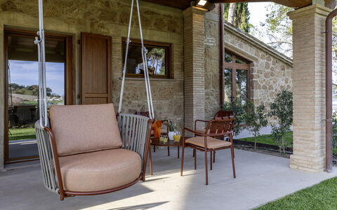 Poggio Ambrato 18, Emma Villas: Meubilair, Stoel, Buitenmeubels, Beits, Steen, Schaduw, Tuin, Hardwood, Backyard, Patio