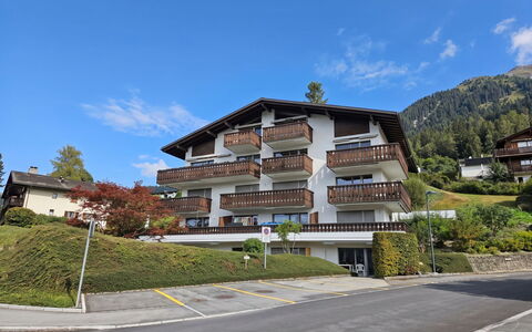 Piz Fess: Woongebied, Huis, Heuvel Station, Appartement, Helling, Bergketen, Balkon, Dorp, Voorstad, Bergdorp