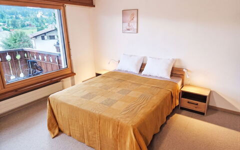Piz Fess: Hout, Slaapkamer, Bed, Kamer, Laken, Bedding, Hardwood, Bed Frame, Beits, Hotel