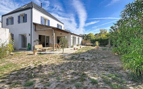 Maison de Saint-Pierre: Architectuur, Helling, Verblijf, Bergketen, Blokhut, Siding, Timmerhout, Alpen, Eco Hotel, Bergdorp