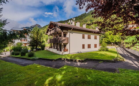 Sole e Neve: Architectuur, Helling, Verblijf, Bergketen, Blokhut, Siding, Timmerhout, Alpen, Eco Hotel, Bergdorp