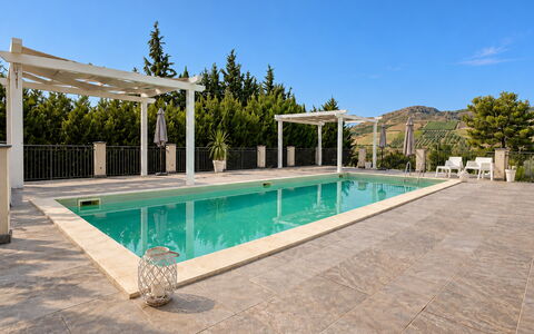 Casa Scirocco: Zwembad, Flooring, Samengesteld Materiaal, Schaduw, Toevlucht, Flagstone, Tegel, Beton, Eco Hotel, Hacienda