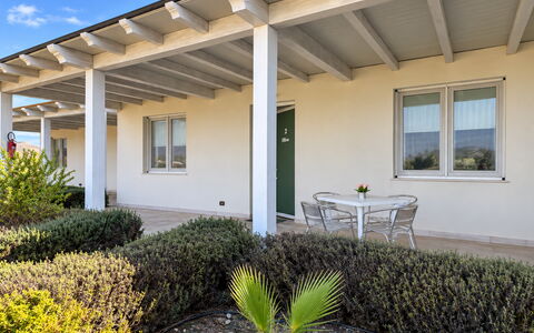 Casa Boungalow: Schaduw, Veranda, Kolom, Landgoed, Outdoor Structuur, Tuin, Landscaping, Werf, Pergola, Villa