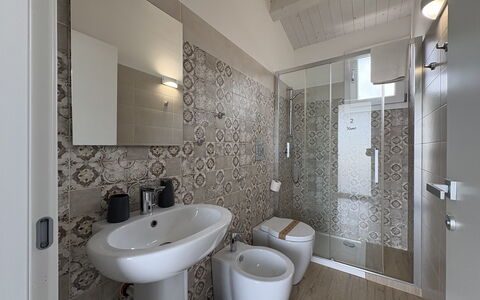 Casa Boungalow: Wastafel In De Badkamer, Badkamer, Flooring, Loodgieterswerkinrichting, Verdieping, Interieur Ontwerp, Wastafel, Kraan, Loodgieter, Toilet