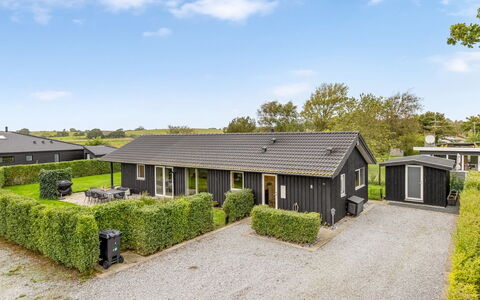 Ellanor - 100M from the Sea: Meubilair, Interieur Ontwerp, Flooring, Verdieping, Muur, Bankstel, Hout, Woonkamer, Kamer, Huis