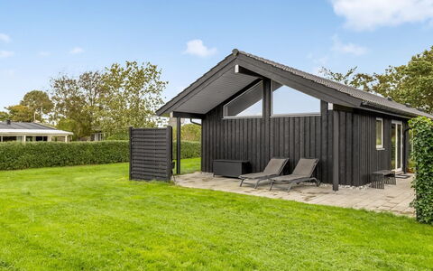Ellanor - 100M from the Sea: Meubilair, Interieur Ontwerp, Flooring, Verdieping, Muur, Bankstel, Hout, Woonkamer, Kamer, Huis