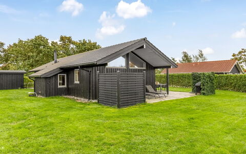 Ellanor - 100M from the Sea: Meubilair, Interieur Ontwerp, Flooring, Verdieping, Muur, Bankstel, Hout, Woonkamer, Kamer, Huis