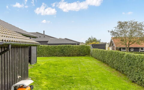 Ellanor - 100M from the Sea: Meubilair, Interieur Ontwerp, Flooring, Verdieping, Muur, Bankstel, Hout, Woonkamer, Kamer, Huis