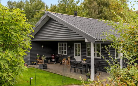Bennek - 500M from the Sea