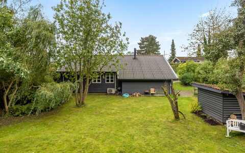 Bennek - 500M from the Sea: Meubilair, Interieur Ontwerp, Flooring, Verdieping, Muur, Bankstel, Hout, Woonkamer, Kamer, Huis