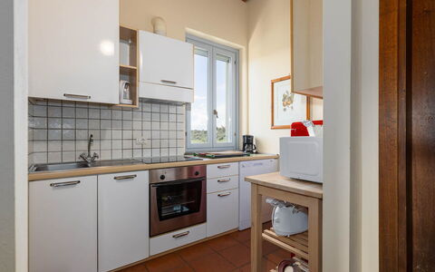 La Certaldina Luna Apartment: Toestel Van De Keuken, Keuken, Major Appliance, Countertop, Interieur Ontwerp, Flooring, Cabinetry, Gootsteen, Kamer, Meubilair