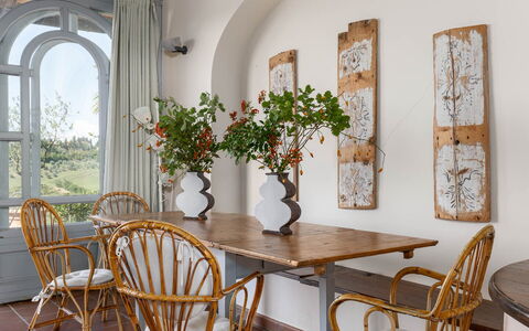 La Certaldina Sole Apartment: Meubilair, Interieur Ontwerp, Hout, Tafel, Stoel, Flooring, Verlichting, Eetkamer, Keuken En Eettafel, Verdieping