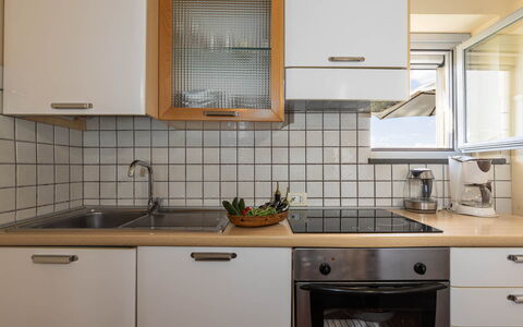 La Certaldina Sole Apartment: Keuken, Countertop, Toestel Van De Keuken, Gootsteen, Cabinetry, Major Appliance, Interieur Ontwerp, Loodgieterswerkinrichting, Wastafel, Kraan