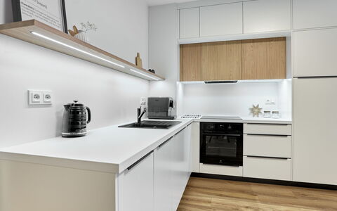 Lagom: Keuken, Countertop, Toestel Van De Keuken, Cabinetry, Interieur Ontwerp, Flooring, Meubilair, Hout, Major Appliance, Verdieping