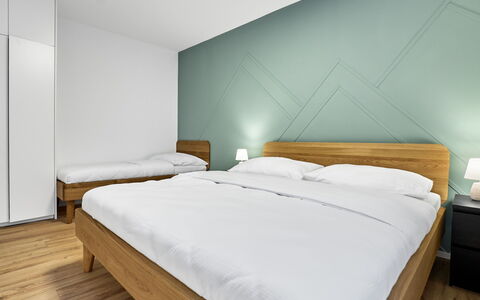 Lagom: Flooring, Verdieping, Houten Vloer, Interieur Ontwerp, Hout, Slaapkamer, Plafond, Kamer, Bed, Meubilair