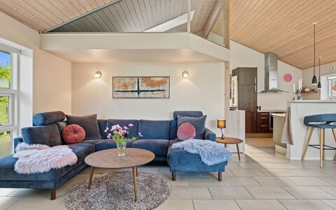 Nelia - 1Km from the Sea: Meubilair, Interieur Ontwerp, Flooring, Bankstel, Hout, Verdieping, Woonkamer, Plafond, Huis, Kamer