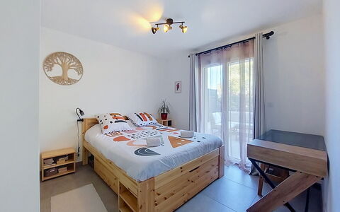 Victoria: Meubilair, Bed, Slaapkamer, Interieur Ontwerp, Bedding, Laken, Hout, Kamer, Flooring, Verdieping