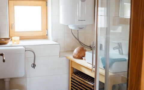 Marijana: Muur, Loodgieterswerkinrichting, Flooring, Interieur Ontwerp, Hout, Badkamer, Verdieping, Wc Bril, Toilet, Loodgieter