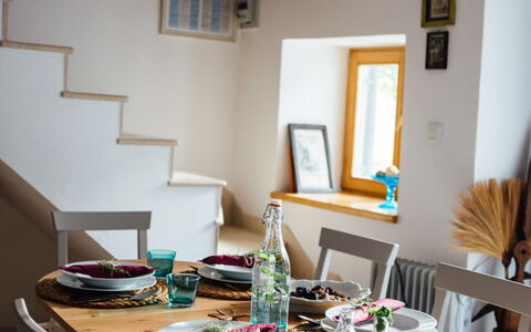 Marijana: Meubilair, Interieur Ontwerp, Tafel, Hout, Tableware, Stoel, Eetkamer, Keuken En Eettafel, Kamer, Textiel