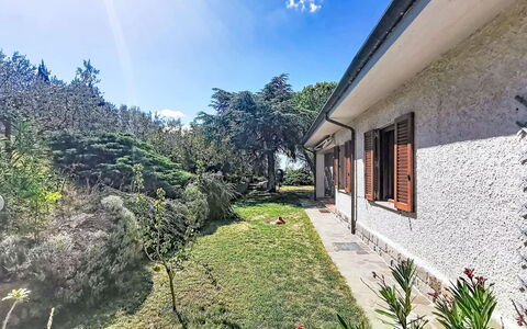 La Villa di Andrea: Struik, Huis, Huis, Verblijf, Tuin, Landgoed, Oprit, Werf, Landscaping, Boerderij