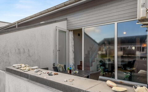 Alena - 50M from the Sea: Architectuur, Huis, Samengesteld Materiaal, Beton, Schaduw, Daylighting, Siding, Balkon, Kamerplant, Binnenplaats