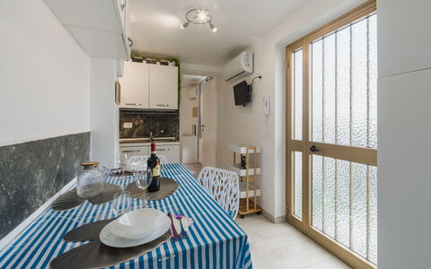 Dimora Little Dream: Muur, Hout, Flooring, Interieur Ontwerp, Verdieping, Meubilair, Kamer, Plafond, Appartement, Keuken