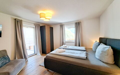 Auffach 609: Hout, Meubilair, Verdieping, Flooring, Interieur Ontwerp, Kamer, Slaapkamer, Bed, Appartement, Hardwood