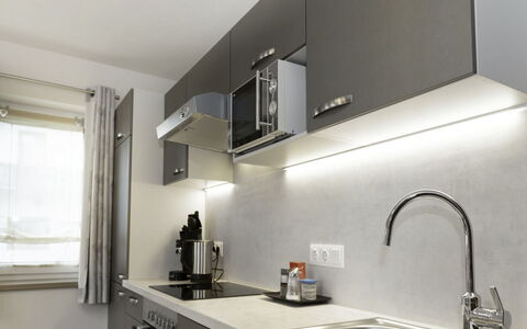 Auffach 609: Keuken, Countertop, Toestel Van De Keuken, Cabinetry, Interieur Ontwerp, Major Appliance, Loodgieterswerkinrichting, Huishoudapparatuur, Lichte Inrichting, Meubilair