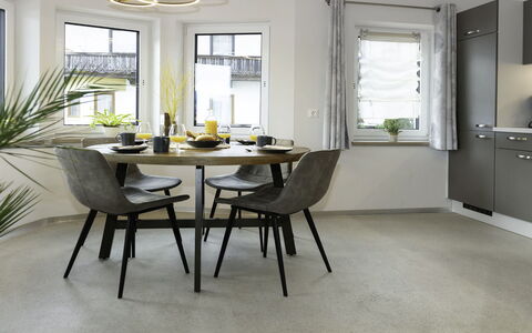 Auffach 609: Meubilair, Interieur Ontwerp, Flooring, Stoel, Verdieping, Eetkamer, Tafel, Lichte Inrichting, Hout, Keuken En Eettafel