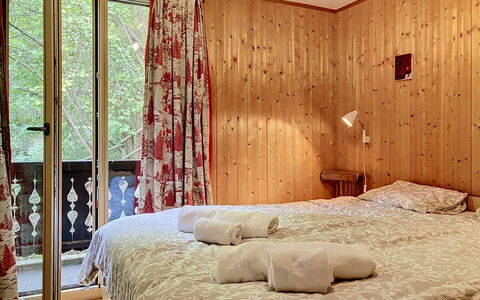 Chalet Scarbo: Slaapkamer, Bed, Hout, Interieur Ontwerp, Meubilair, Laken, Verdieping, Bedding, Flooring, Kamer