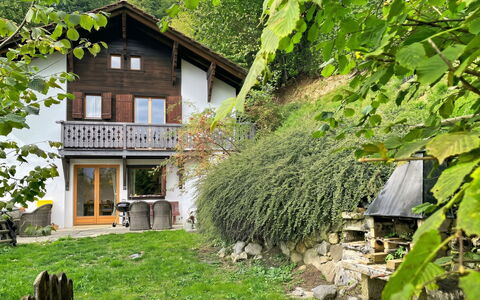 Chalet Scarbo: Hout, Huis, Struik, Verblijf, Huis, Landelijk Gebied, Deur, De Lente, Groundcover, Tuin