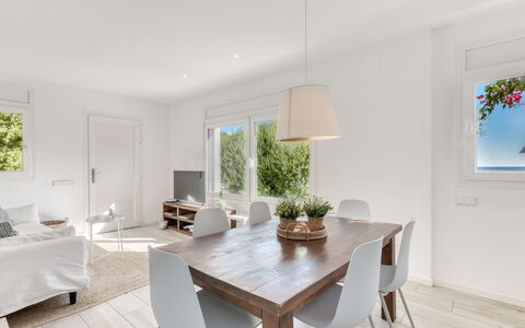 S'Alqueria Petita: Meubilair, Interieur Ontwerp, Flooring, Verdieping, Tafel, Stoel, Hout, Keuken En Eettafel, Plafond, Eetkamer