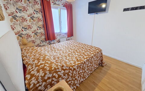 Les Floralies: Interieur Ontwerp, Muur, Meubilair, Slaapkamer, Verdieping, Flooring, Hout, Bed, Laken, Linens