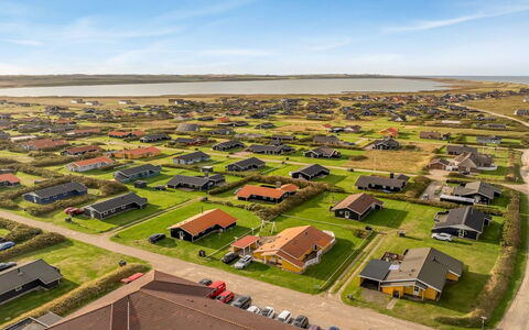 Aarthi - 300M from the Sea: Landschap, Plain, Boerderij