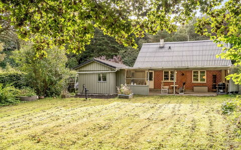 Terese - 200M to the Fjord: Gras, Huis, Struik, Verblijf, Dak, Huis, Landelijk Gebied, Boerderij, Tuin