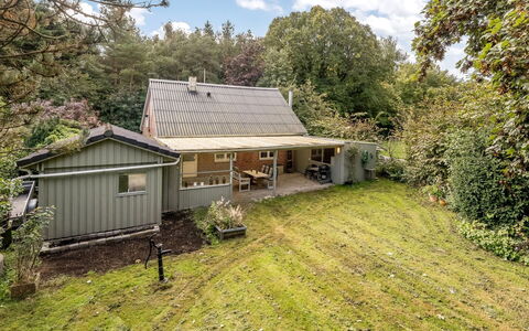 Terese - 200M to the Fjord: Dak, Huis, Verblijf, Struik, Huis, Landelijk Gebied, Tuin, Siding, Landgoed
