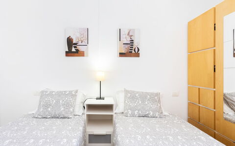 Balandros Sun: Meubilair, Bed, Interieur Ontwerp, Slaapkamer, Muur, Flooring, Verdieping, Hout, Kamer, Laken