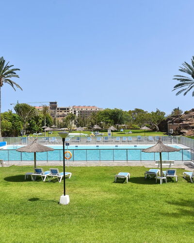 Red Rocks: Zwembad, Toevlucht, Schaduw, Vrije Tijd, Landgoed, Hacienda, Hotel, Buitenmeubels, Landscaping