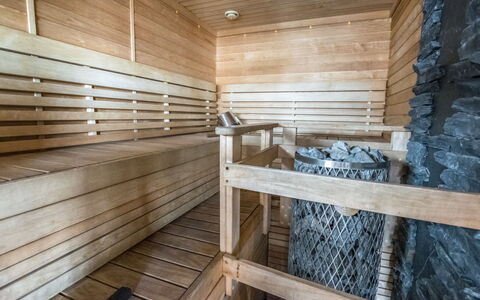 Anttoora C-Sauna: Sauna, Plafond, Hardwood, Natuurlijk Materiaal, Beits, Plank, Ontwerp, Timmerhout, Tegel